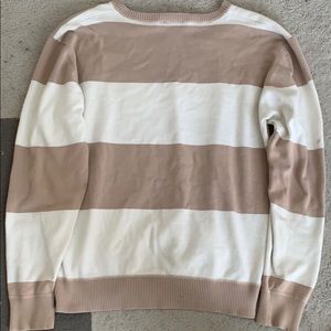 Sweater with long sleeves